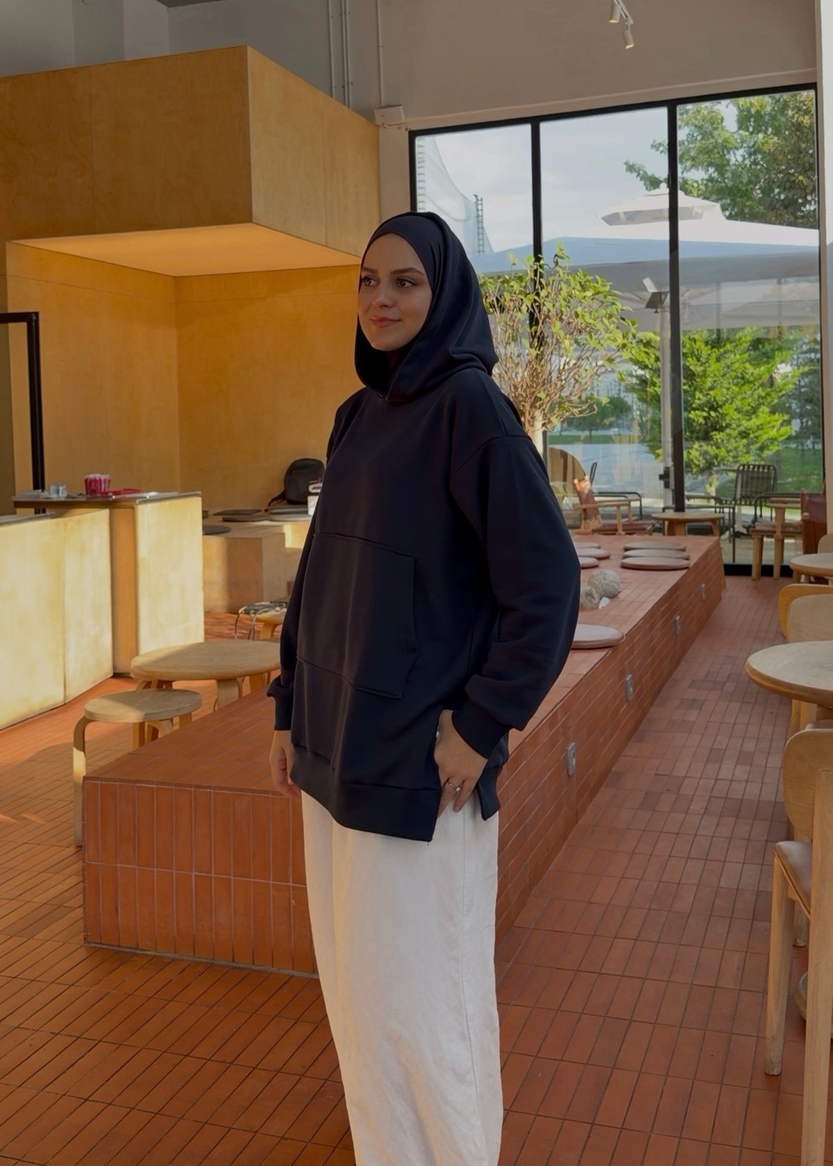 Başörtü Detaylı Kapüşonlu Sweatshirt Lacivert