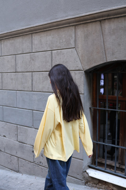 Dik Yaka Geniş Kollu Çıtçıt Detaylı Body Soft Sarı