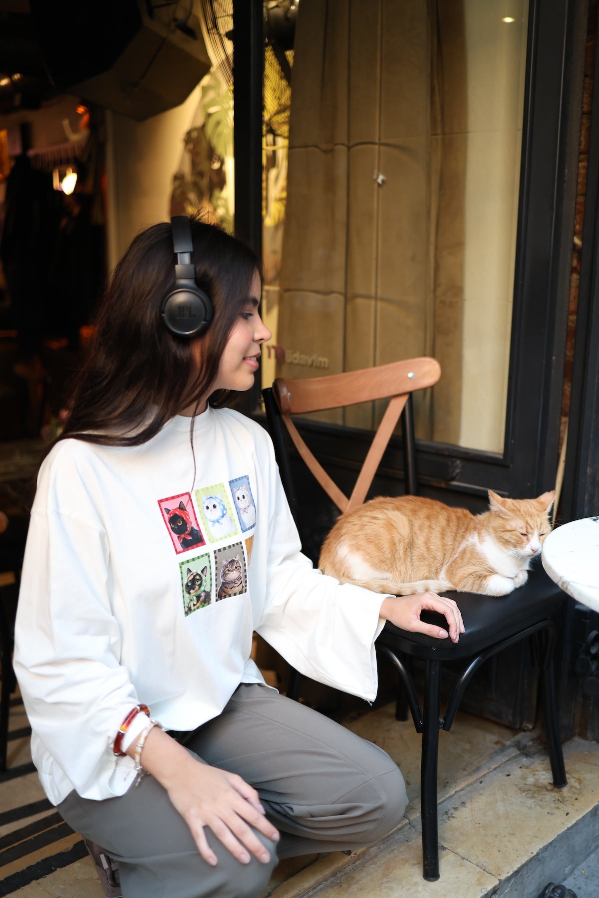 Baskılı Dik Yaka Geniş Kollu Çıtçıt Detaylı Body - Meow Gallery