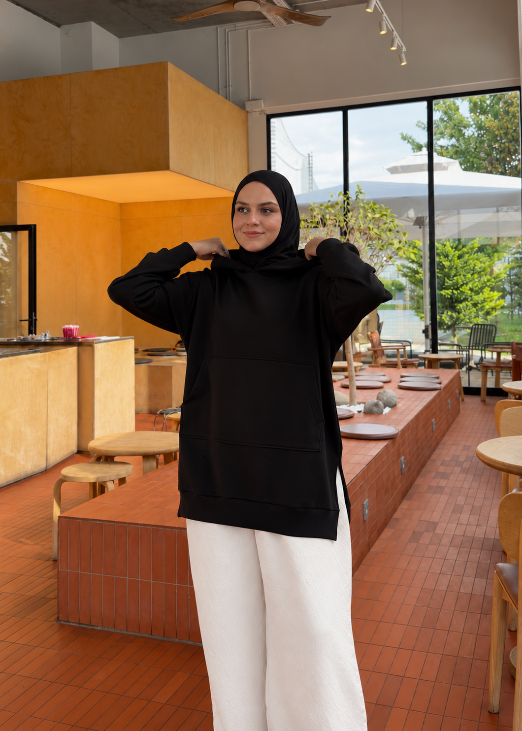 Başörtü Detaylı Kapüşonlu Sweatshirt Siyah