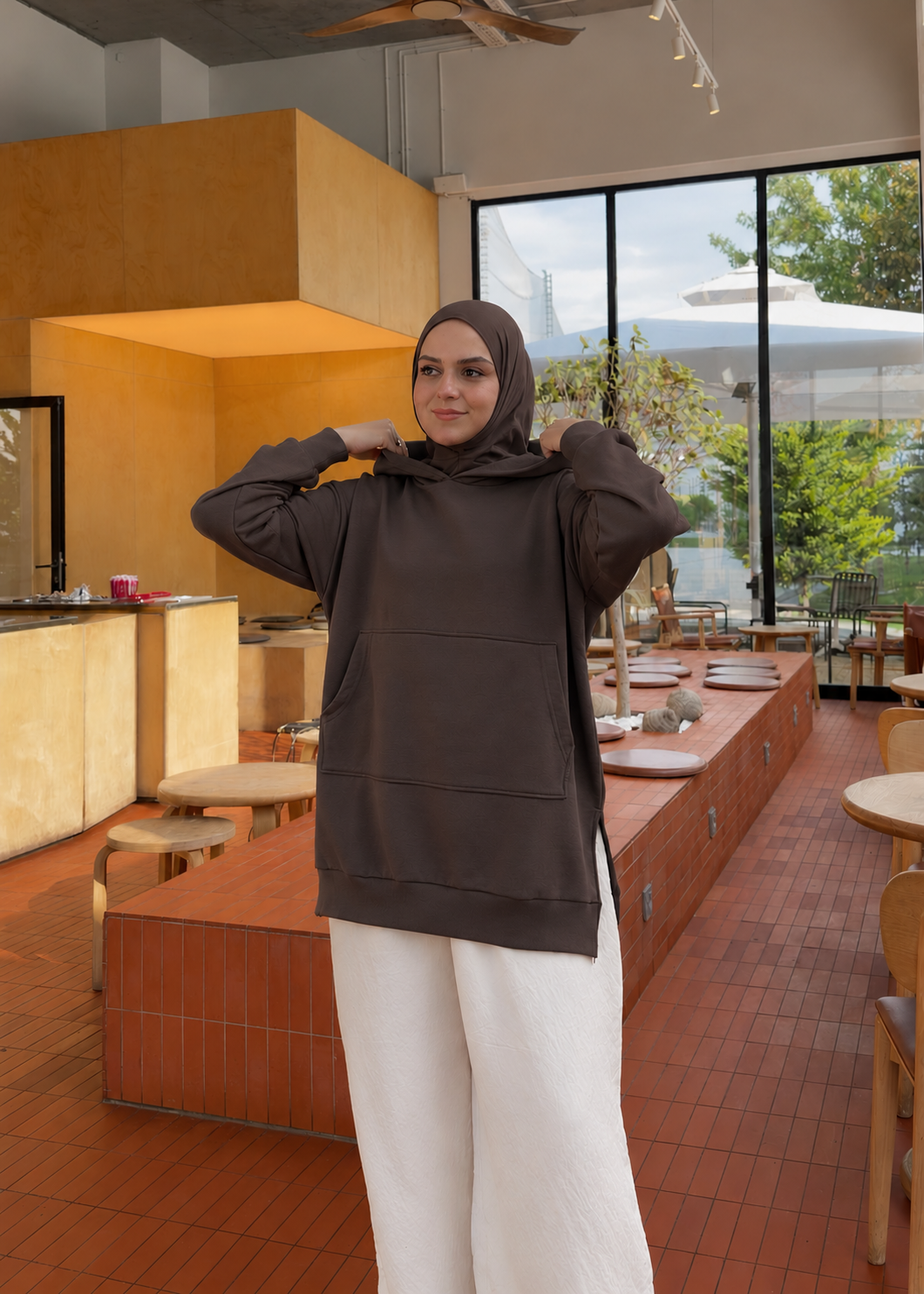 Başörtü Detaylı Kapüşonlu Sweatshirt Kahve