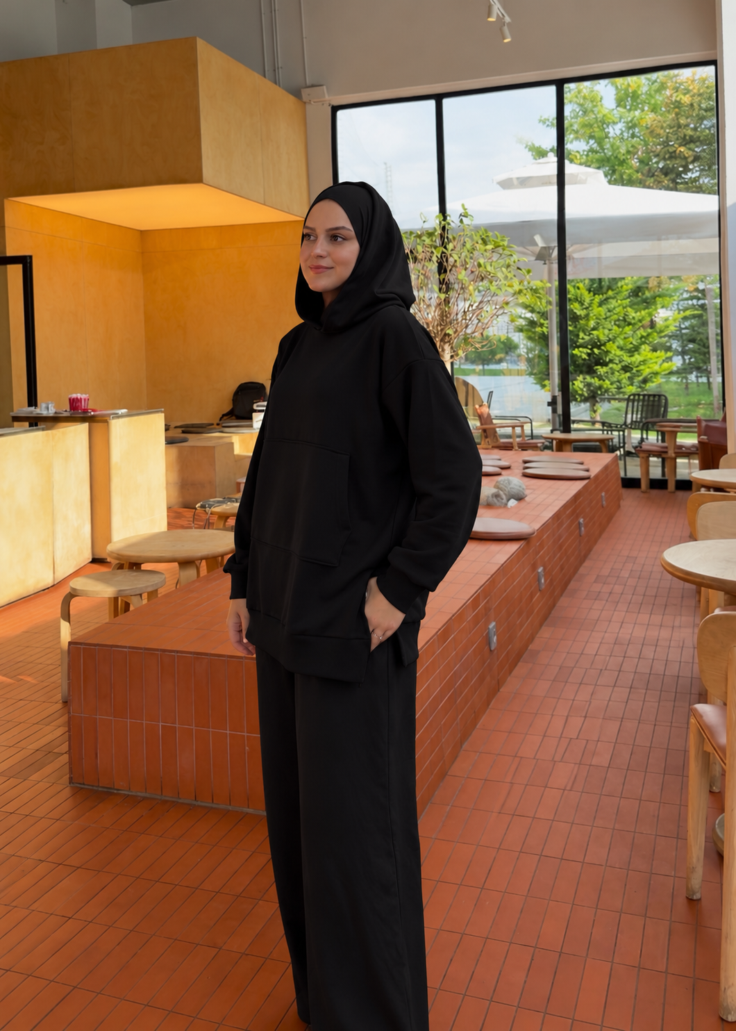 Başörtü Detaylı Kapüşonlu Sweatshirt Siyah