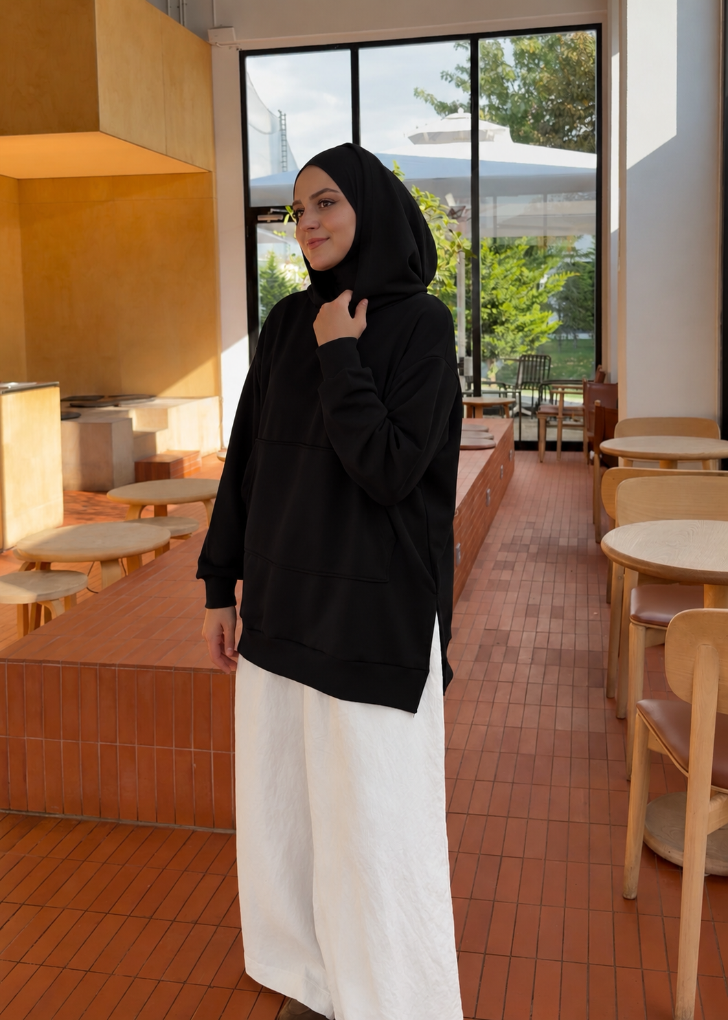 Başörtü Detaylı Kapüşonlu Sweatshirt Siyah
